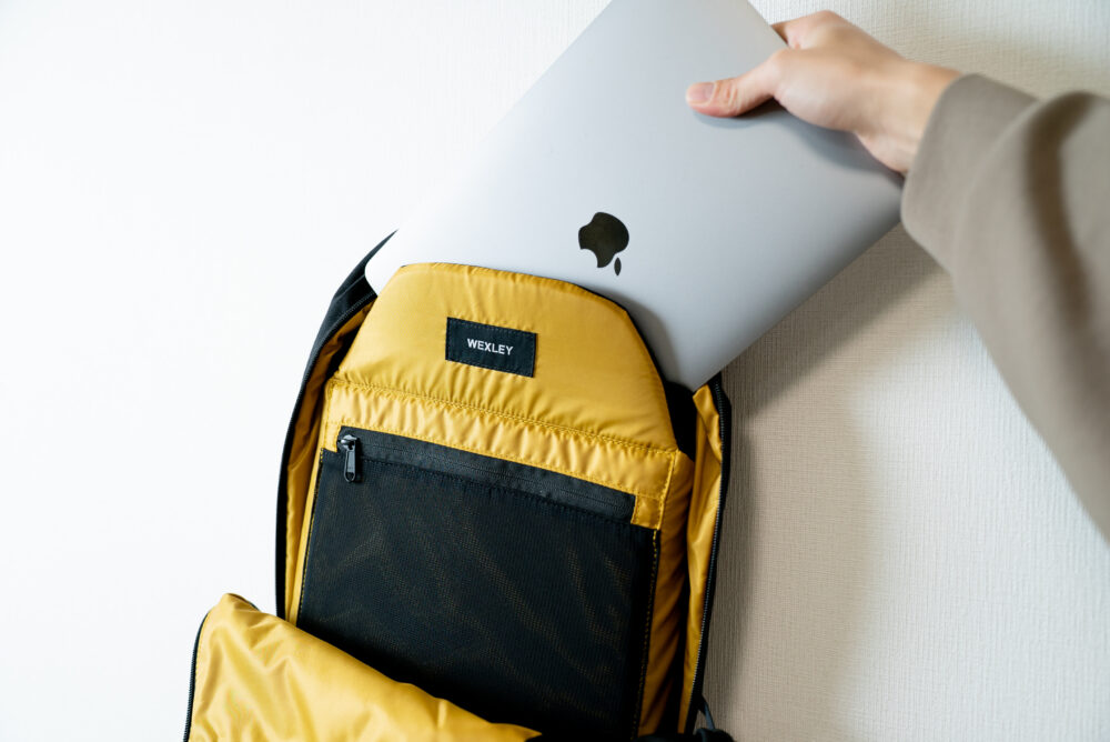 MacBook Airの入るバックパック